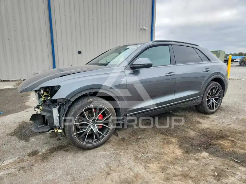 2021 Audi Q8 фото