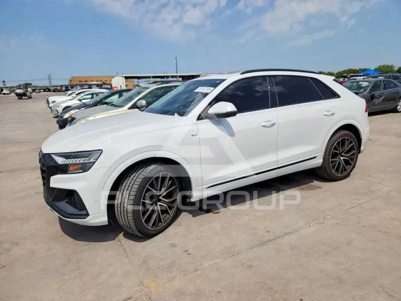 2021 Audi Q8 фото