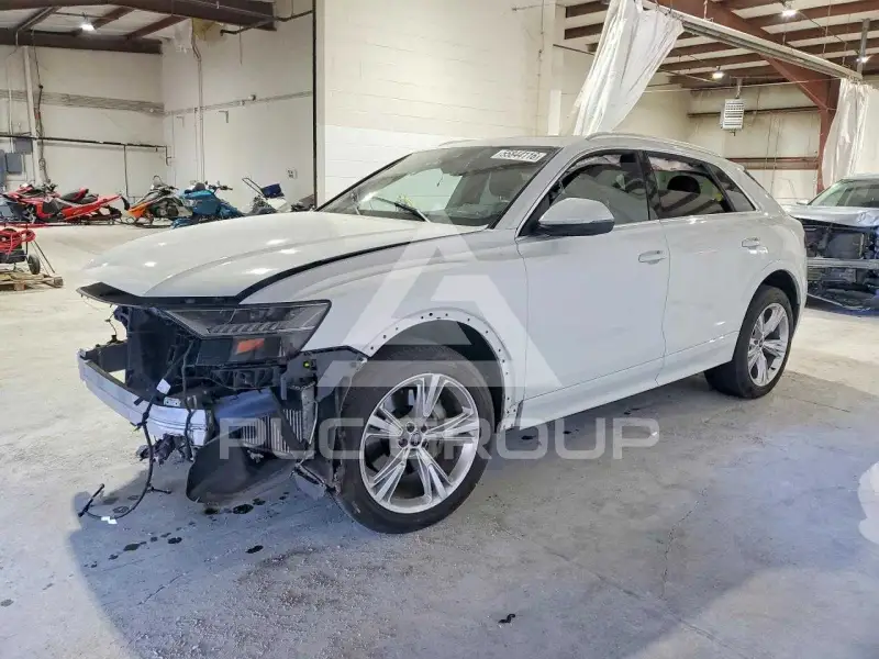 2021 Audi Q8 фото
