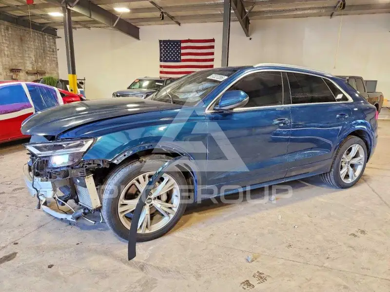 2021 Audi Q8 фото