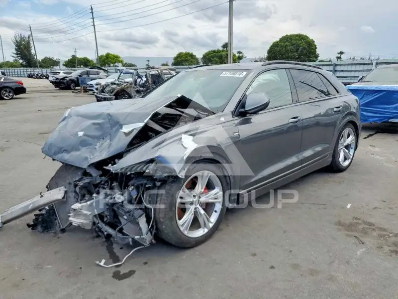 2021 Audi Q8 photo