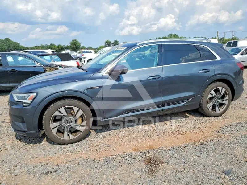 2021 Audi E-TRON фото