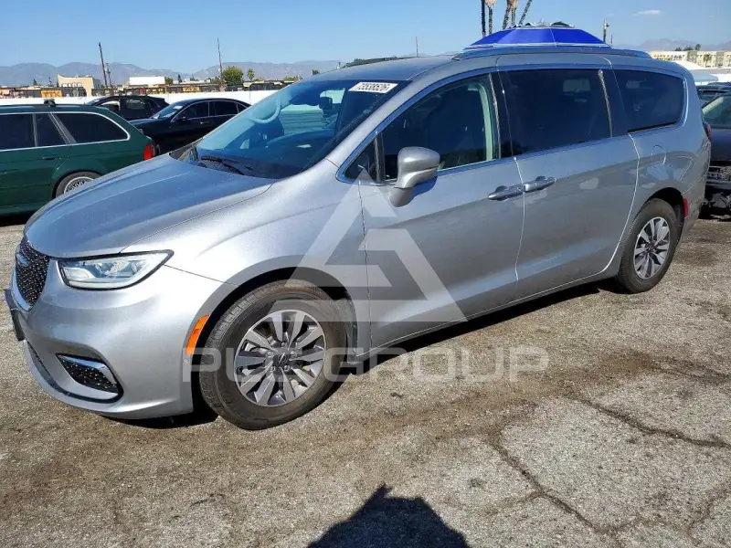 2021 Chrysler PACIFICA photo