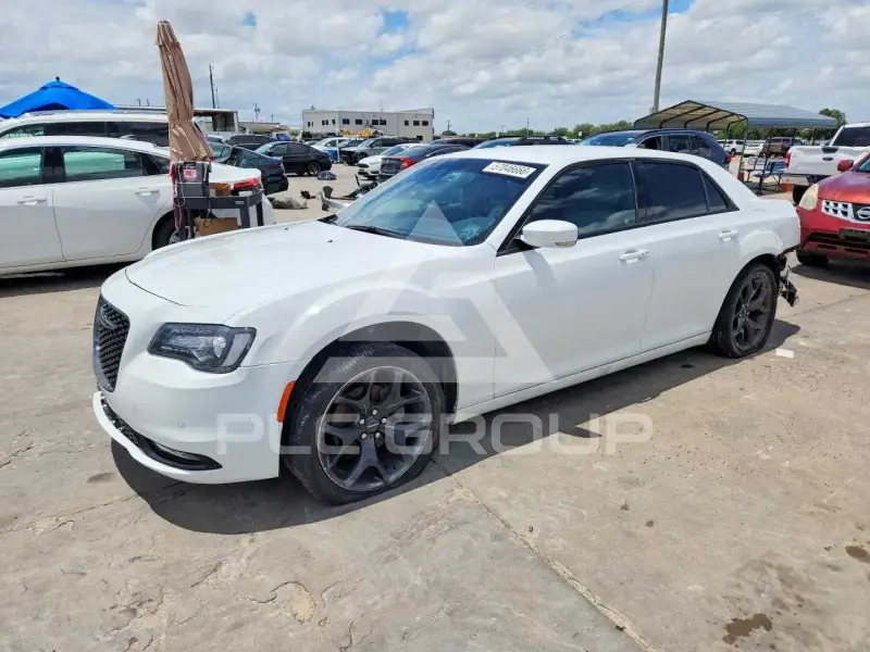 2021 Chrysler 300 photo