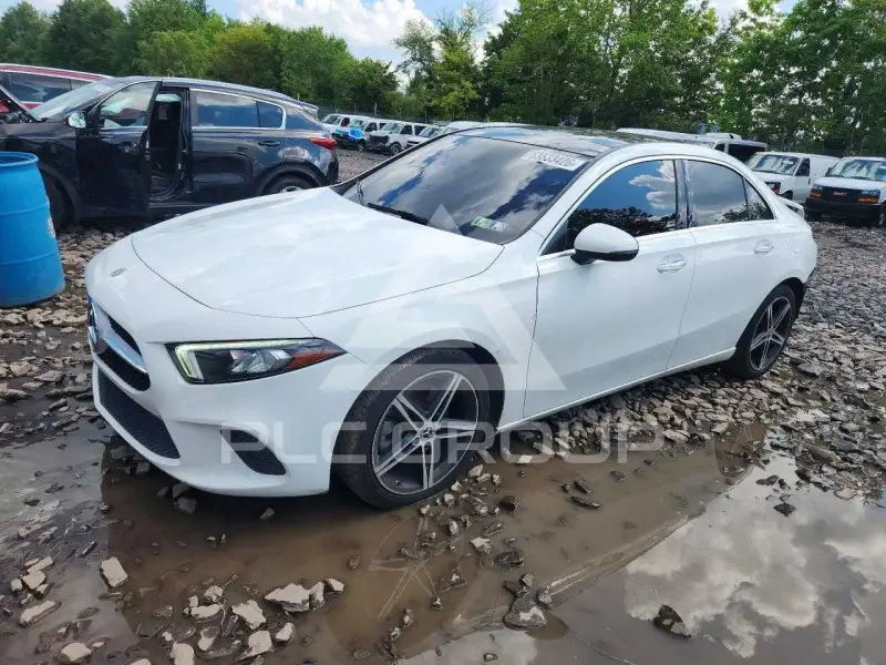 2021 Mercedes Benz A фото