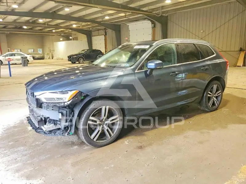 2021 Volvo XC60 photo