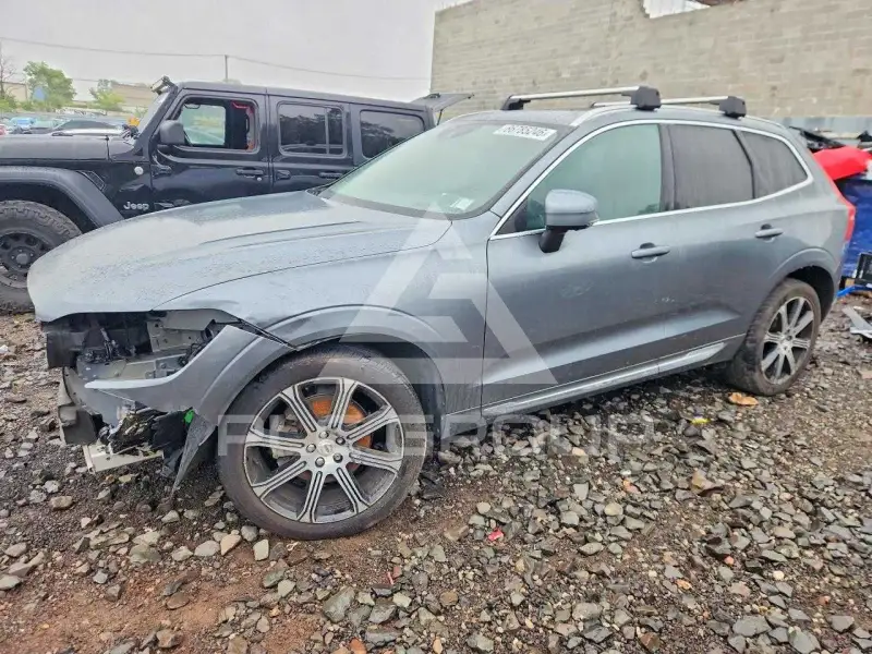 2021 Volvo XC60 photo