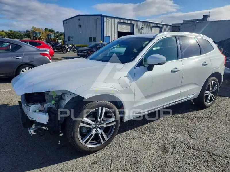 2021 Volvo XC60 фото