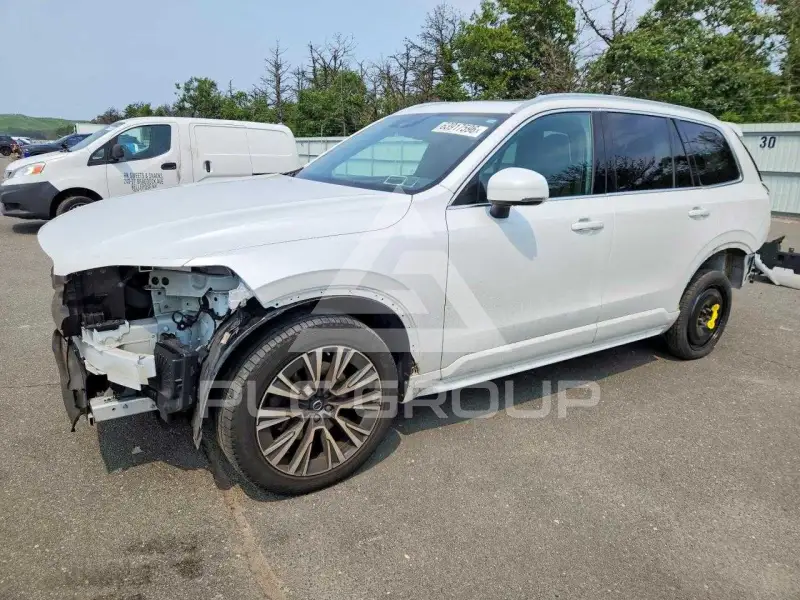 2021 Volvo XC90 photo