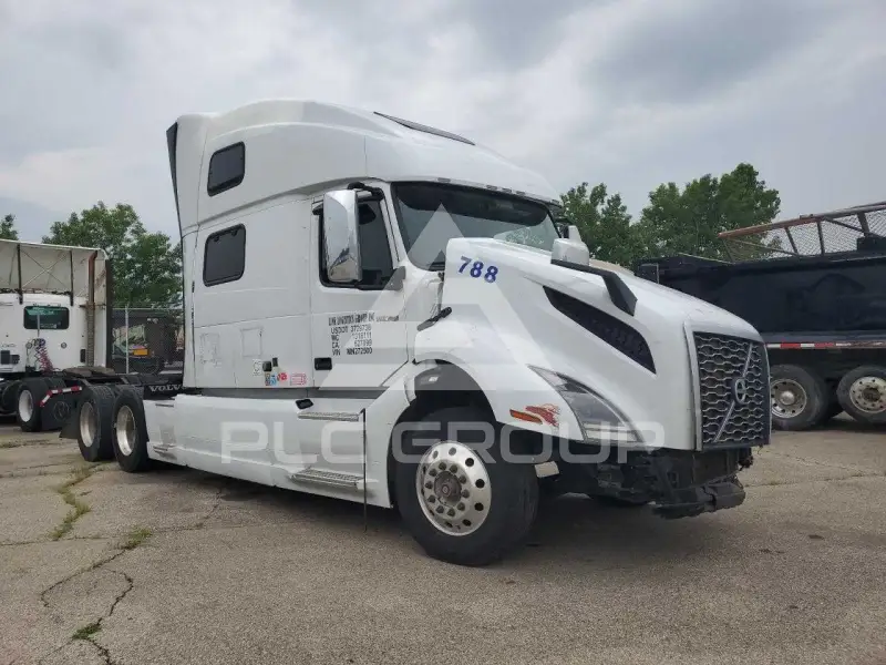 2021 Volvo VNL photo