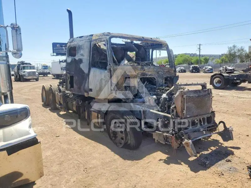 2021 Volvo VNL photo