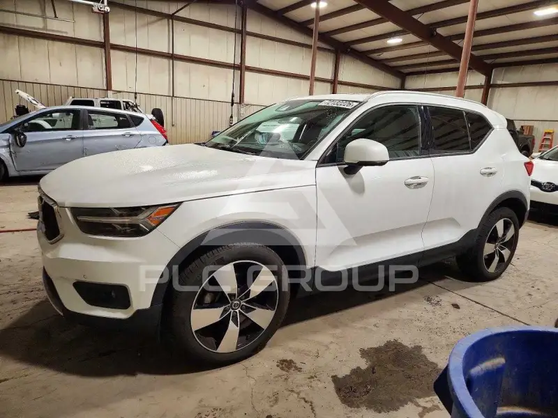 2021 Volvo XC40 фото