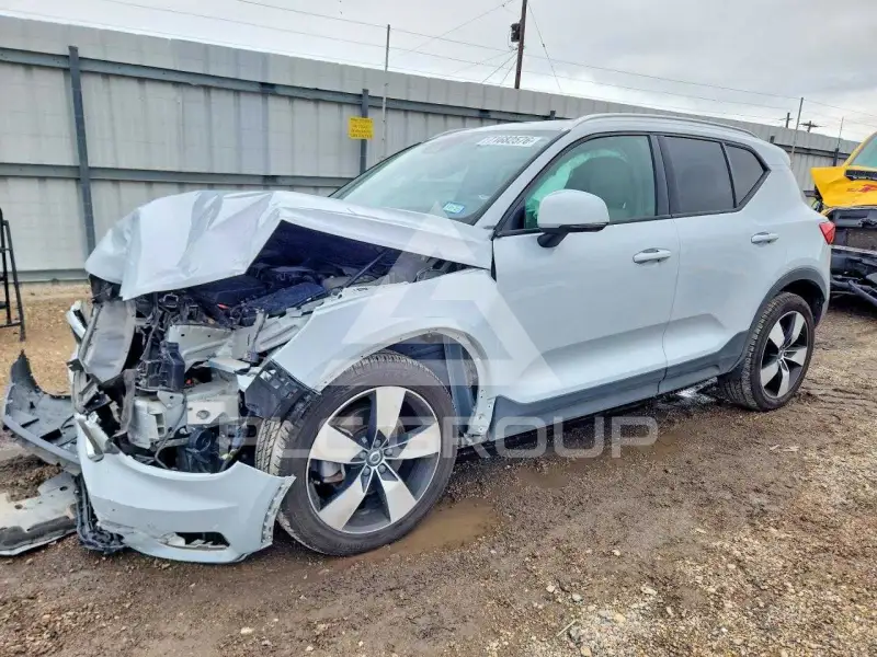 2021 Volvo XC40 фото