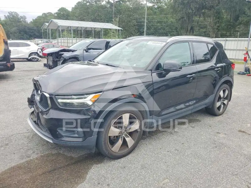 2021 Volvo XC40 фото