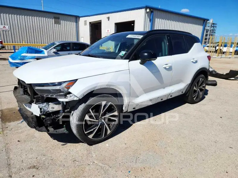 2021 Volvo XC40 фото