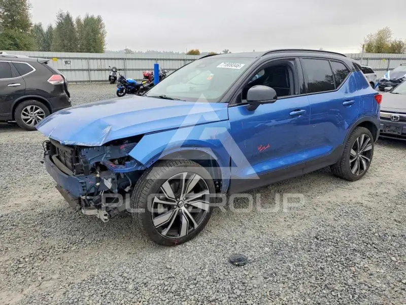 2021 Volvo XC40 фото