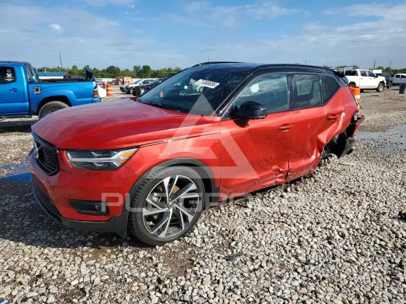 2021 Volvo XC40 фото
