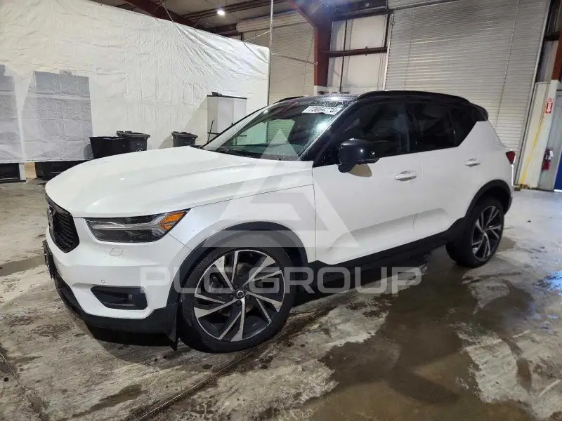 2021 Volvo XC40 фото