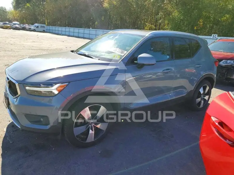 2021 Volvo XC40 фото