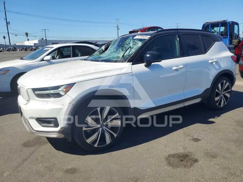 2021 Volvo XC40 фото