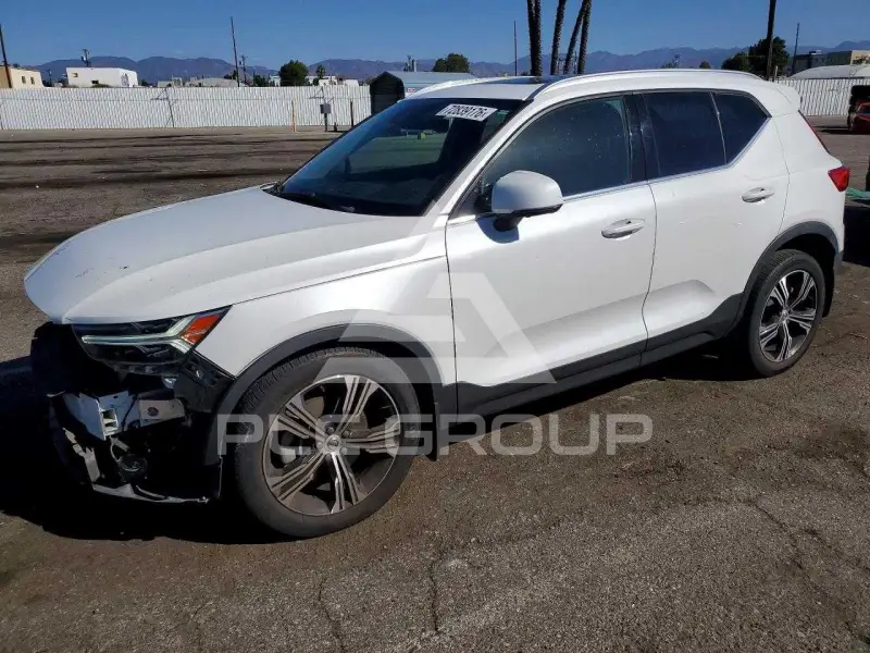2021 Volvo XC40 photo