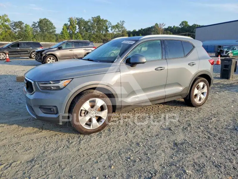 2021 Volvo XC40 фото