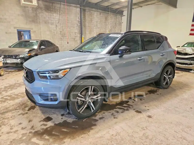 2021 Volvo XC40 фото