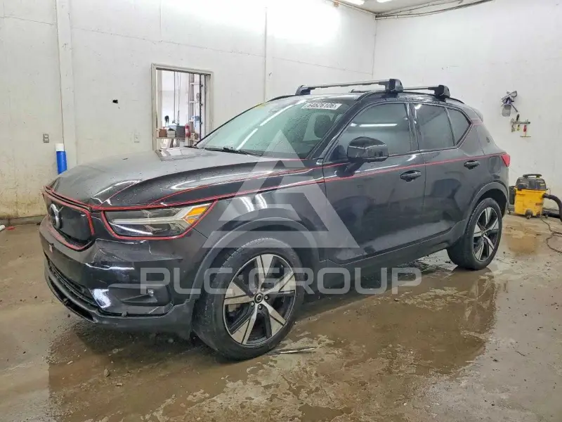 2021 Volvo XC40 photo