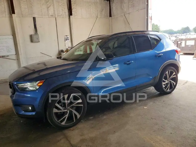 2021 Volvo XC40 фото