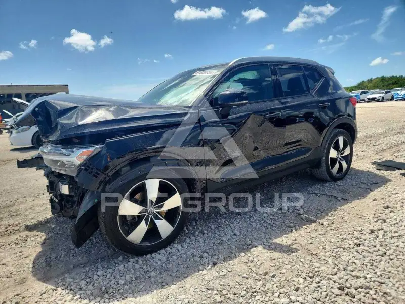 2021 Volvo XC40 фото