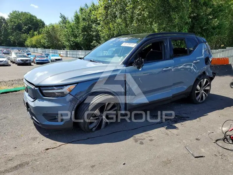 2021 Volvo XC40 фото