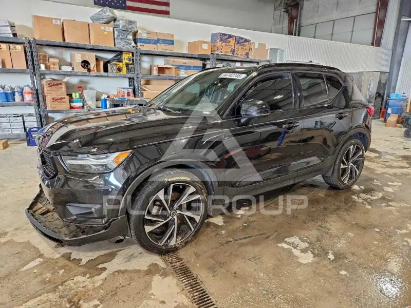2021 Volvo XC40 фото
