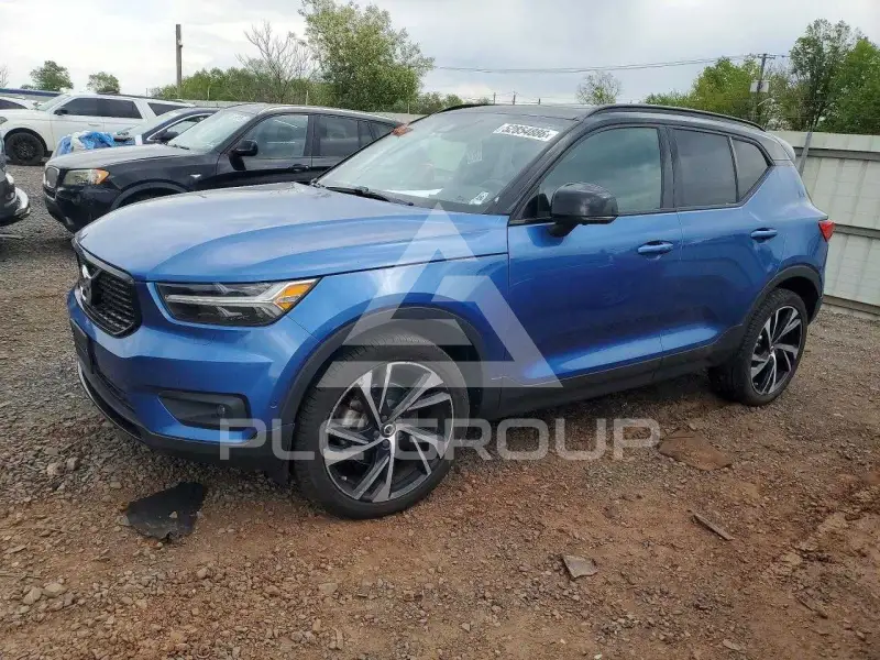 2021 Volvo XC40 фото