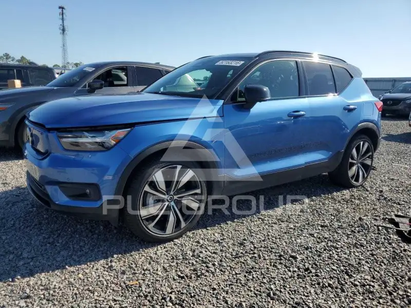 2021 Volvo XC40 фото