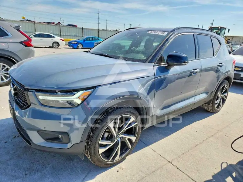 2021 Volvo XC40 фото