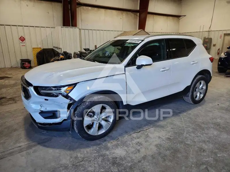 2021 Volvo XC40 фото