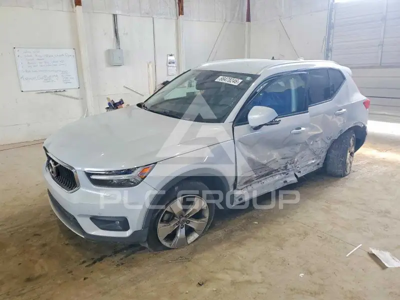 2021 Volvo XC40 фото