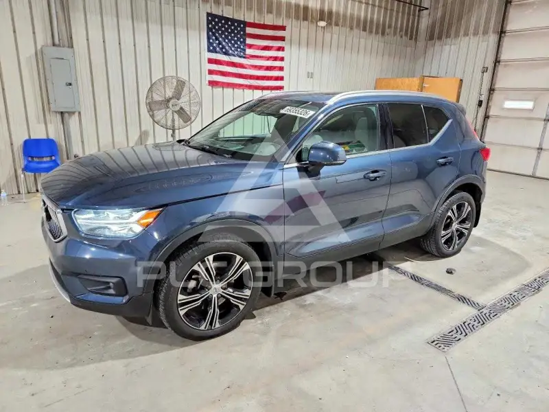 2021 Volvo XC40 фото