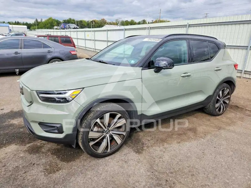2021 Volvo XC40 фото