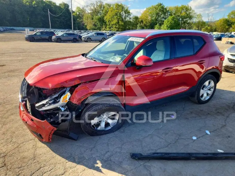 2021 Volvo XC40 фото