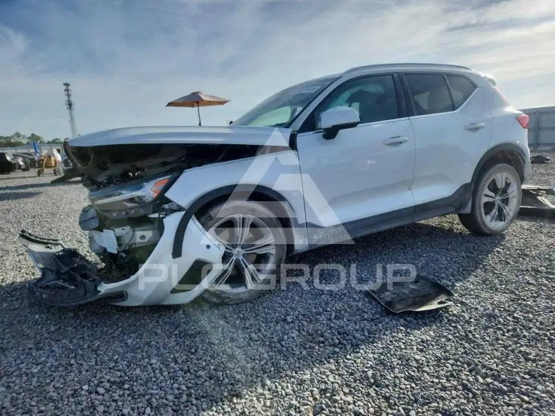 2021 Volvo XC40 фото