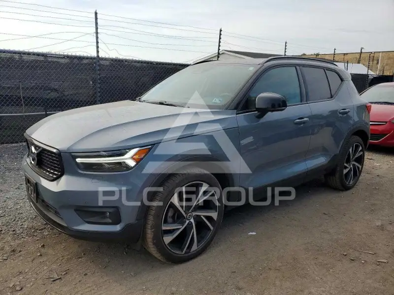 2021 Volvo XC40 фото