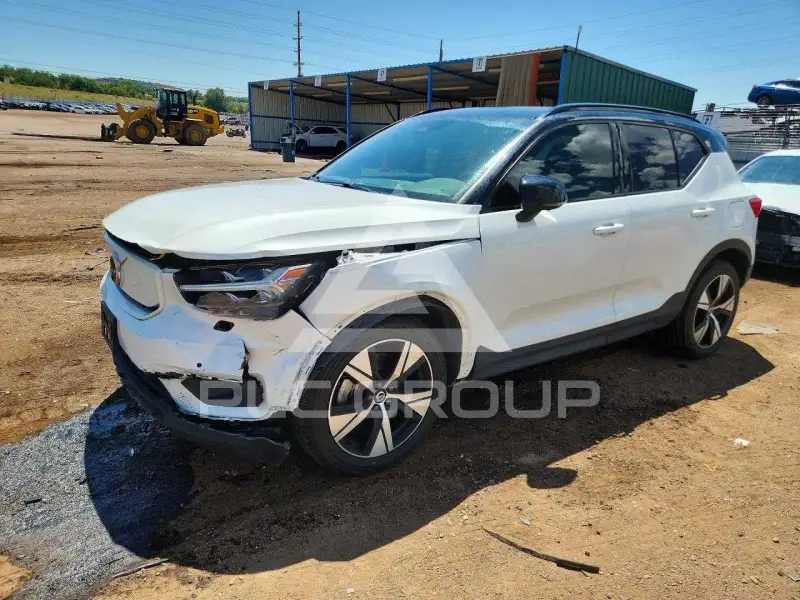 2021 Volvo XC40 фото