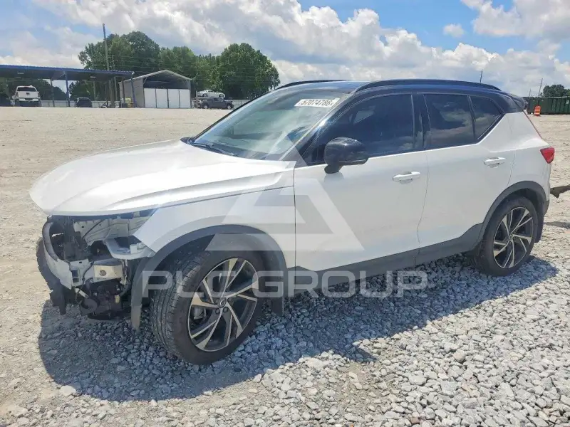 2021 Volvo XC40 фото