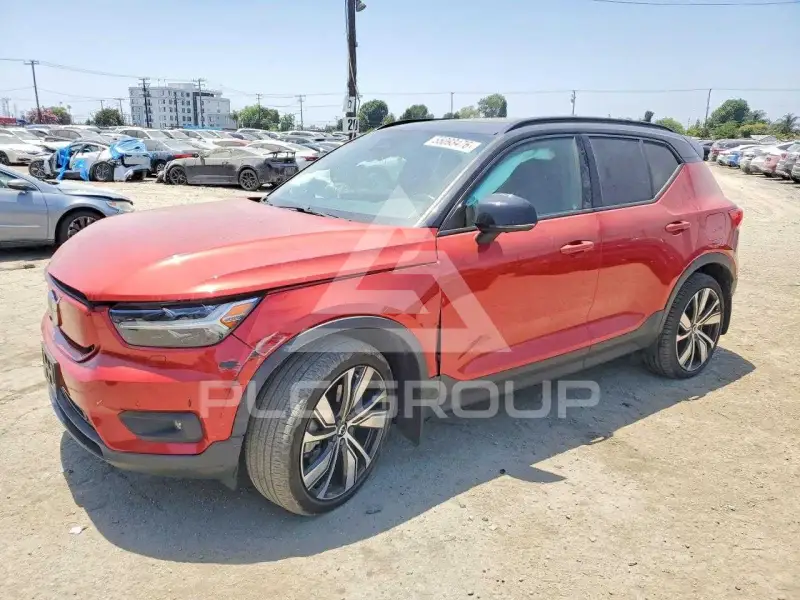 2021 Volvo XC40 фото