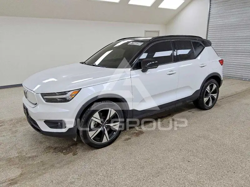 2021 Volvo XC40 фото