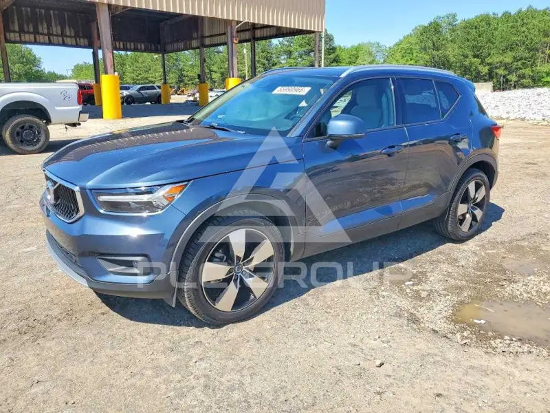 2021 Volvo XC40 photo