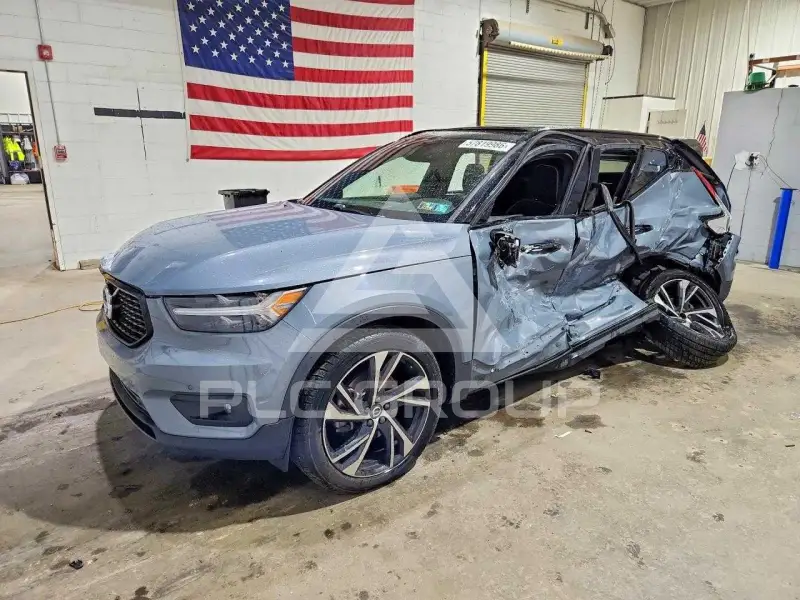 2021 Volvo XC40 photo