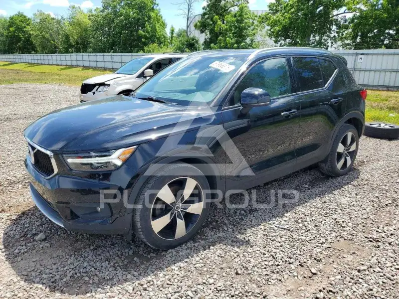 2021 Volvo XC40 фото