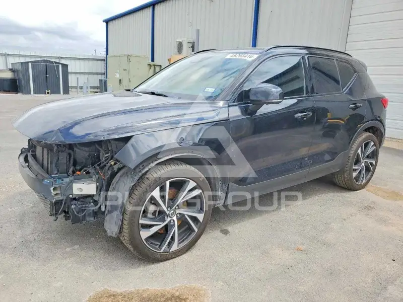 2021 Volvo XC40 фото